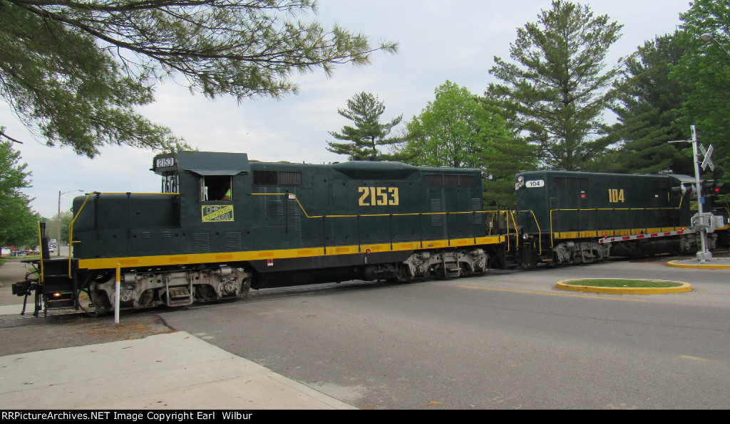 Ohio South Central Railroad (OSCR ) 2153 & 104